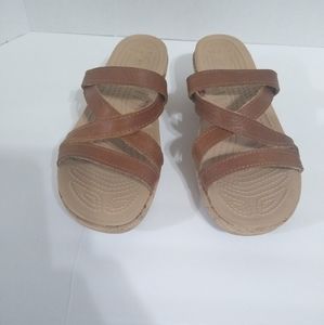 Women Brown Crocs Wedge Sandals Sz 7 wide...